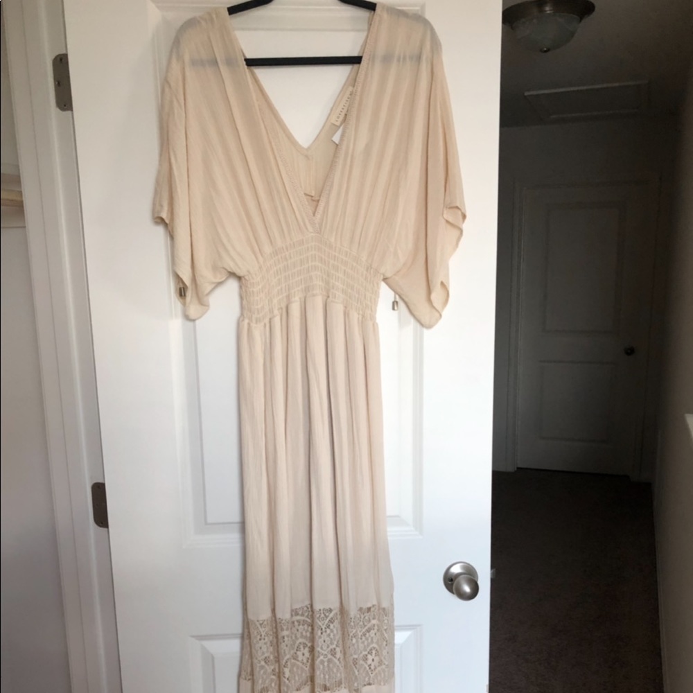 Gorgeous boho style, cream dress. Lace detail.